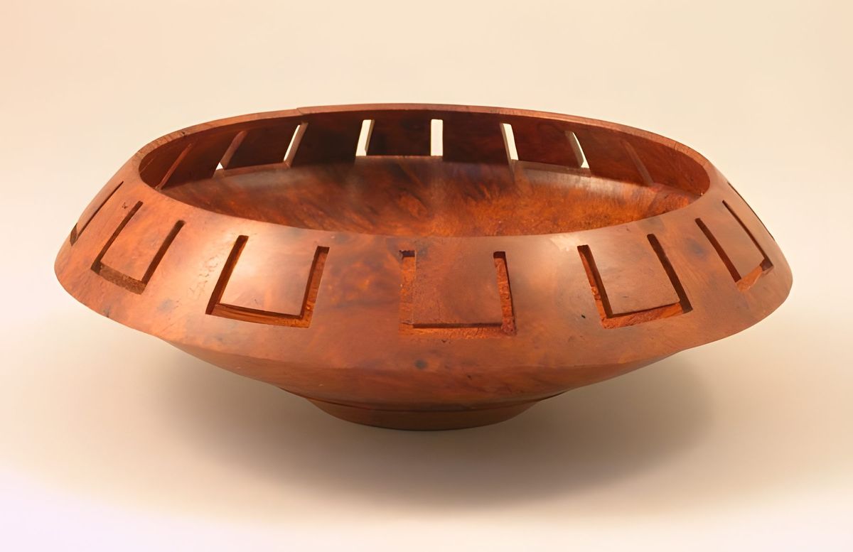 This piece was actually made before the Bloodwood and maple bowl a few frames back.