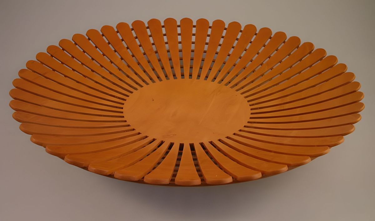 This piece has the petals rounded, as if I have to tell you that.