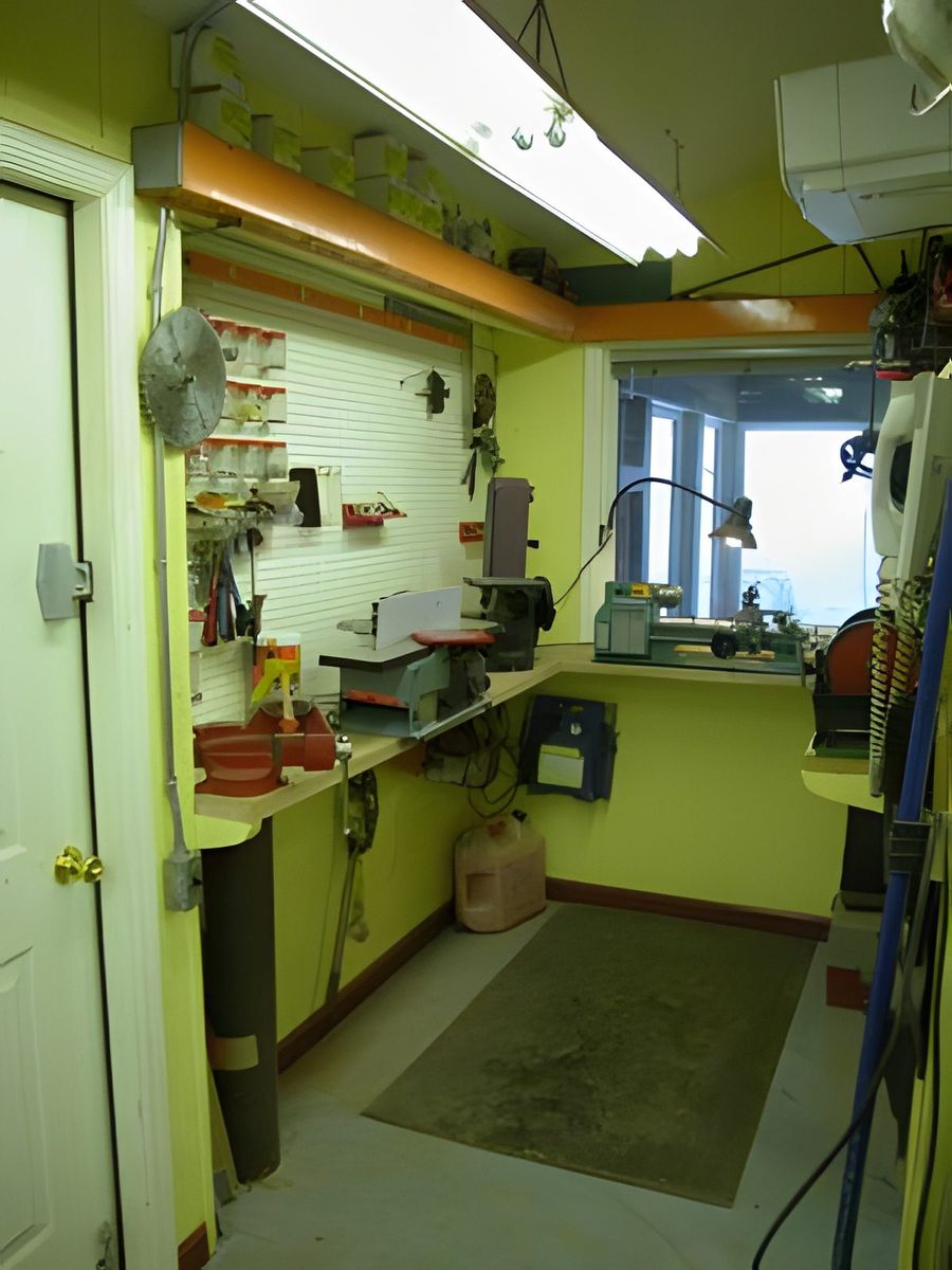Tool sharpening area