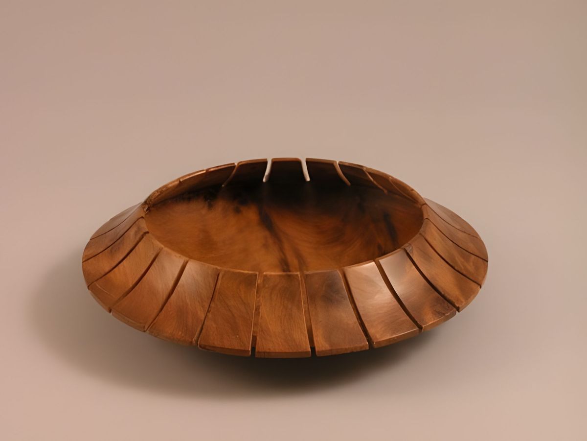 This is not the bowl I was turning in the previous picture, but it demonstrates the detail that I can get.