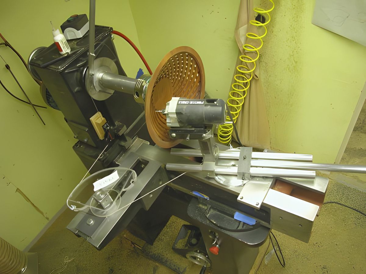 7/02 In the second model I rebuilt the jig to have two bars, eliminating the squaring problem and adding rigidity.